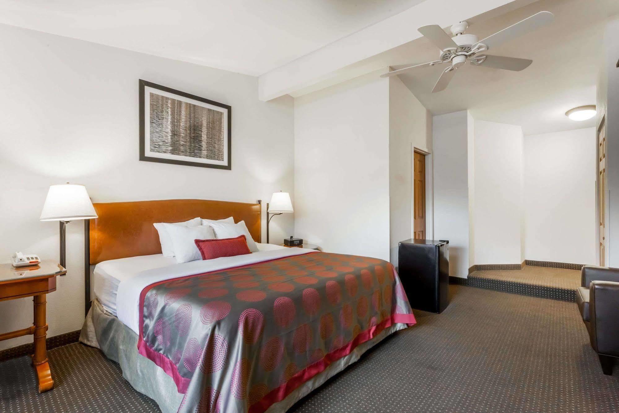 Ramada By Wyndham Rock Hill At Sullivan Center Eksteriør bilde