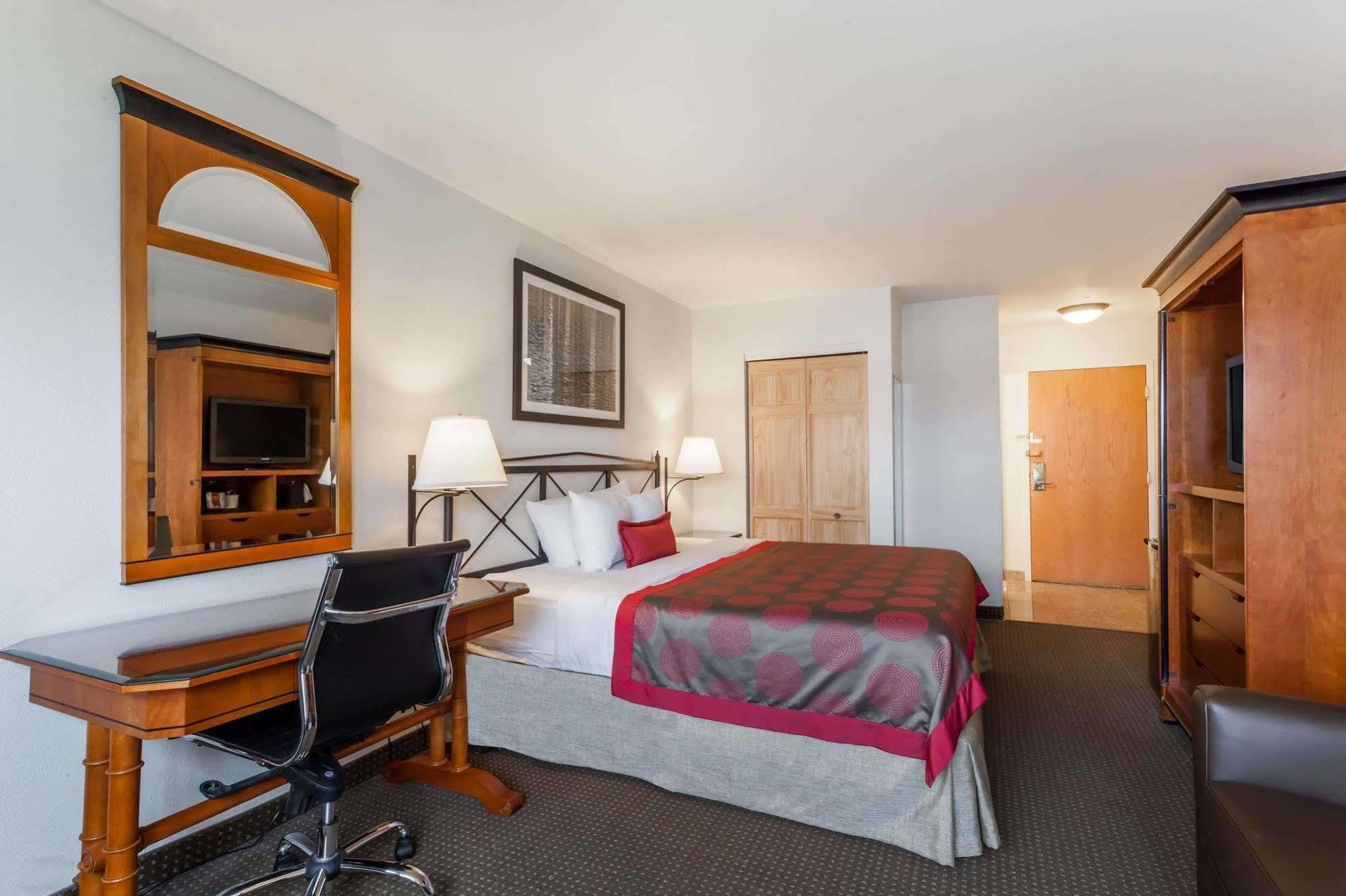 Ramada By Wyndham Rock Hill At Sullivan Center Eksteriør bilde